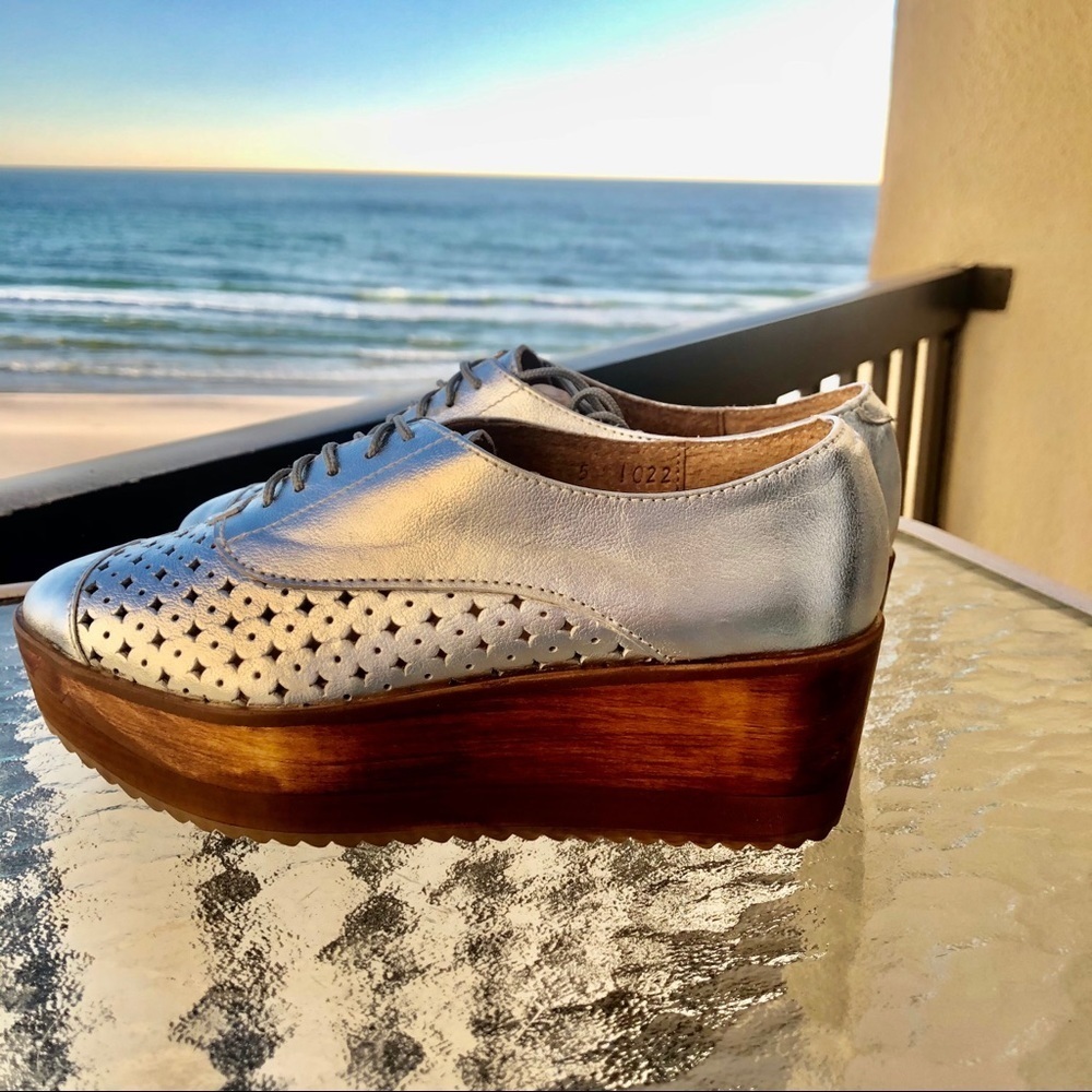 Five Worlds Silver Shoes wood platform shoes  lace up  New In Box 5M
